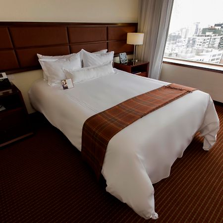 Casa Andina Premium Miraflores Ліма Екстер'єр фото A bed