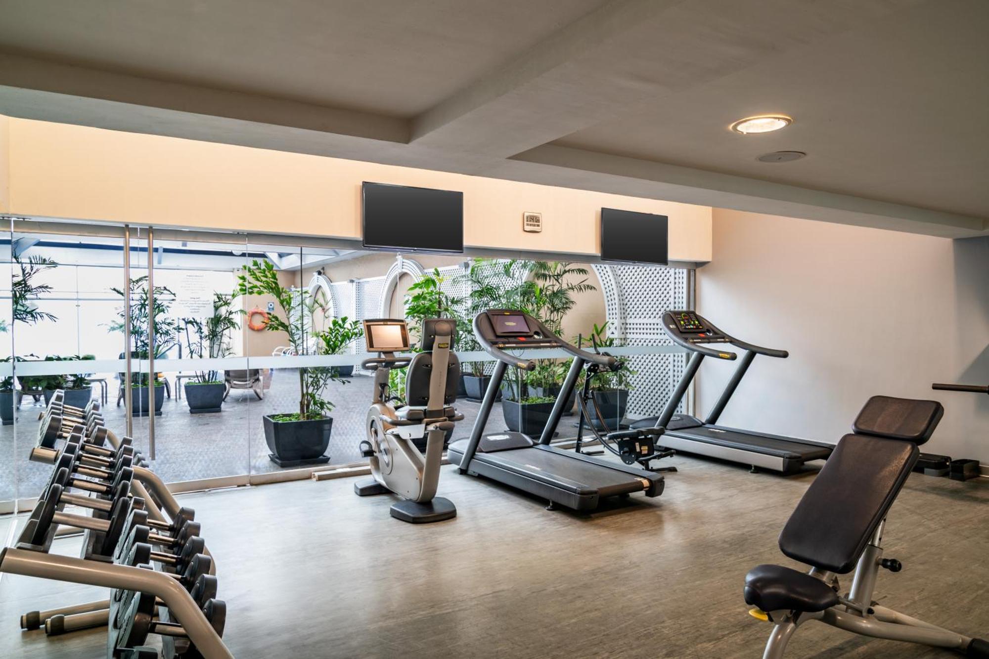 Casa Andina Premium Miraflores Ліма Екстер'єр фото The gym at the hotel