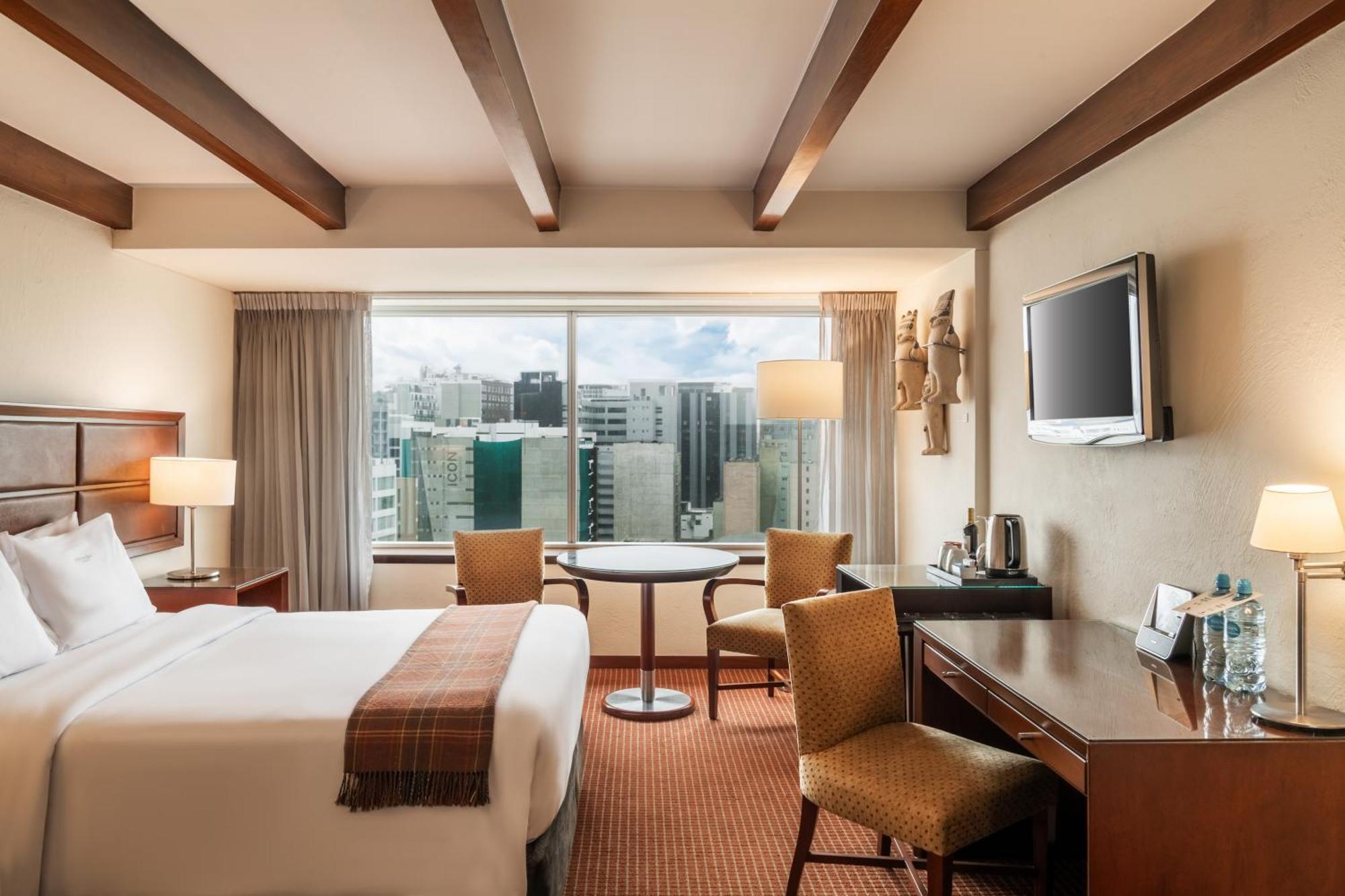 Casa Andina Premium Miraflores Ліма Екстер'єр фото A guest room at the Four Seasons Hotel, Lima