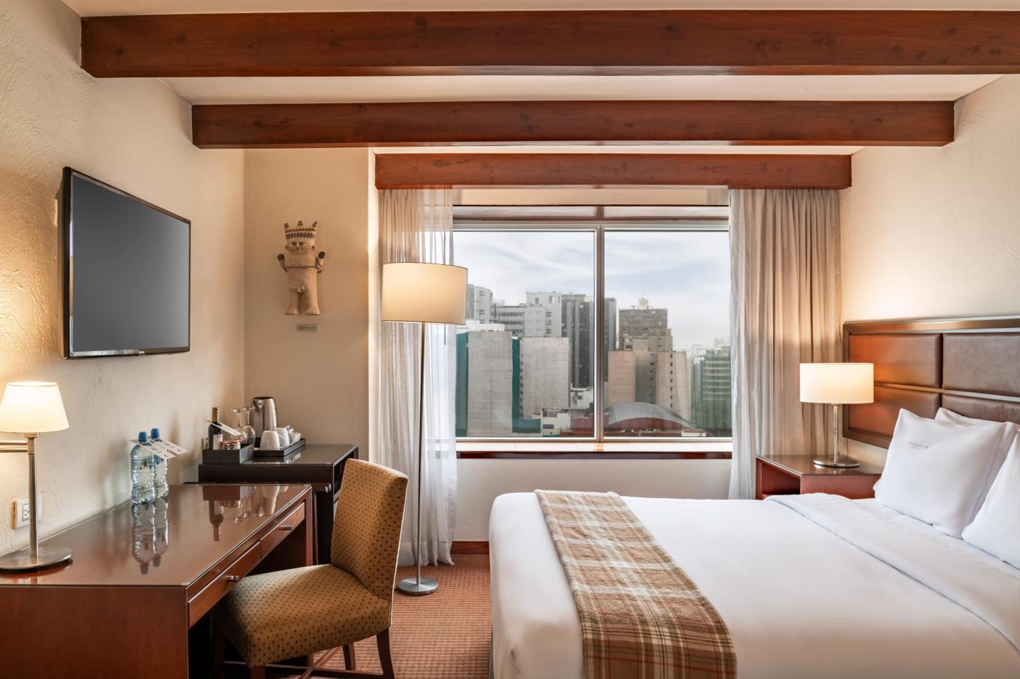 Casa Andina Premium Miraflores Ліма Екстер'єр фото A guest room at the InterContinental Santiago